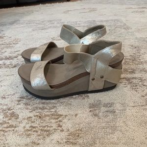 HP Jenny wedge sandals - size 8.5